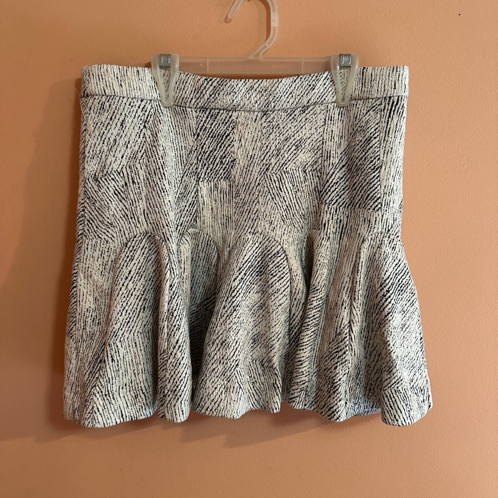 Banana Republic Stylish Black and White Women's Skirt